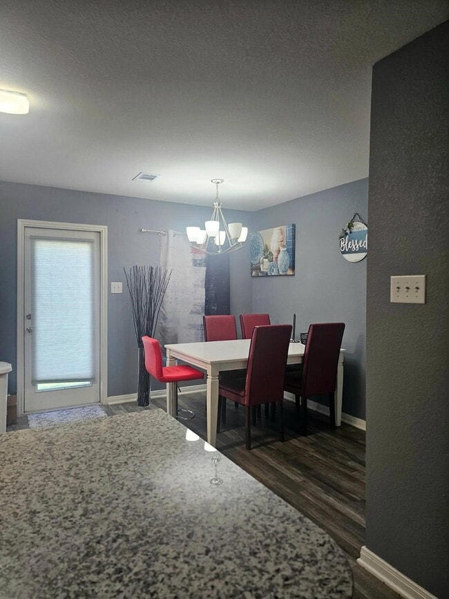 Building Photo - 1010 Cedar Point Dr