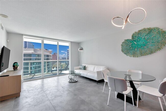Foto del edificio - 347 N New River Dr E