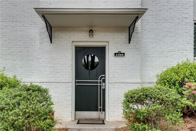 Building Photo - 1360 Briarwood Dr NE
