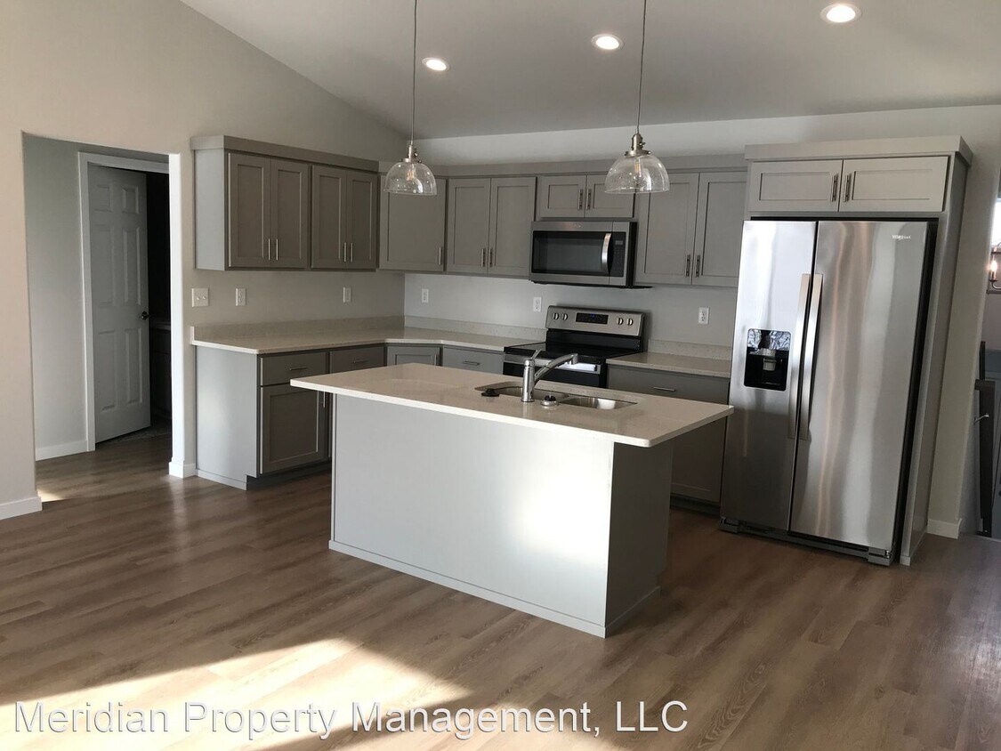 Foto principal - 4 br, 3 bath House - 305 B Toronto's Court