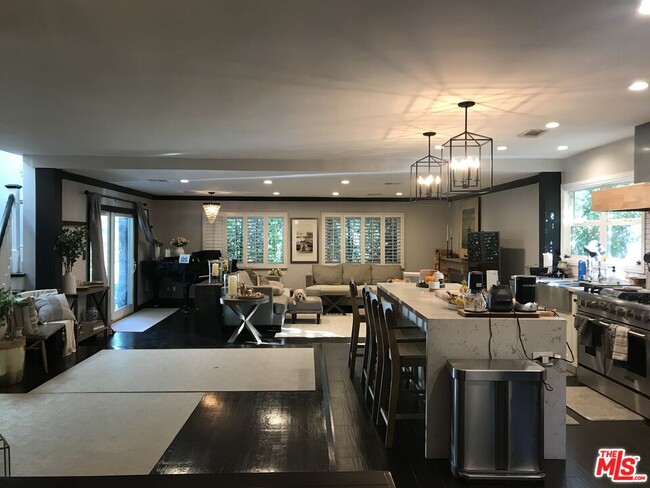 Foto del edificio - 17841 Tarzana St