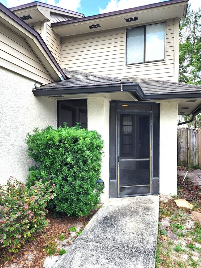 Foto del edificio - Open Layout; Fenced-in Yard; First Floor B...