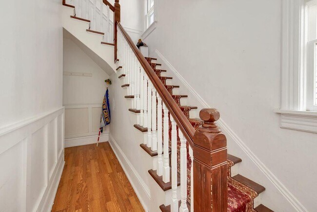 Foto del edificio - 2407 N Oakland Ave