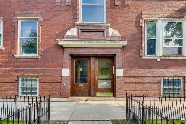 Building Photo - 3139 W Schubert Ave