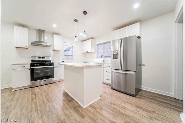 Foto del edificio - 2053 W 45th St