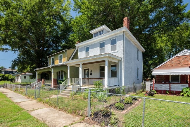 Building Photo - PRICE DROP on Completely Renovated 3 Bedro...