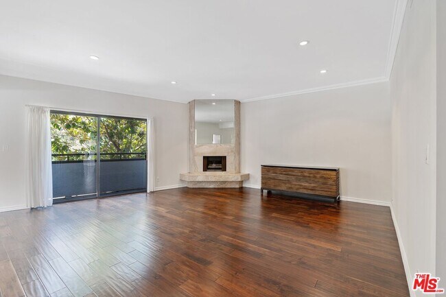 Foto del edificio - 10601 Ashton Ave