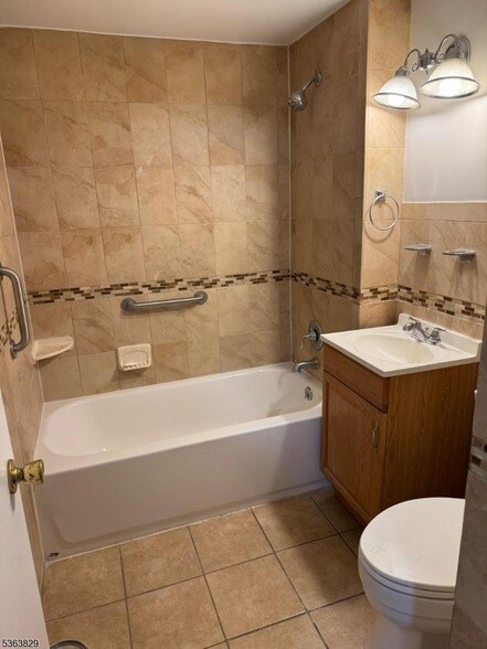 Foto del edificio - 1062 E 25th St