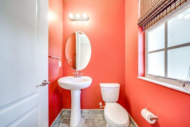 Foto del edificio - 4543 Tara Cove Way