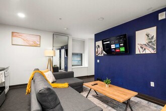 Building Photo - 209 9th St