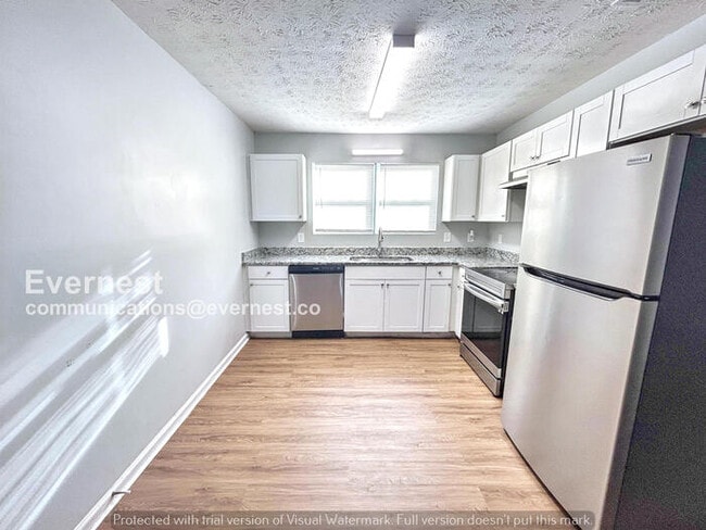 Foto del edificio - Spacious 3 Bed, 3 Bath Home with Fenced Yard and Garage