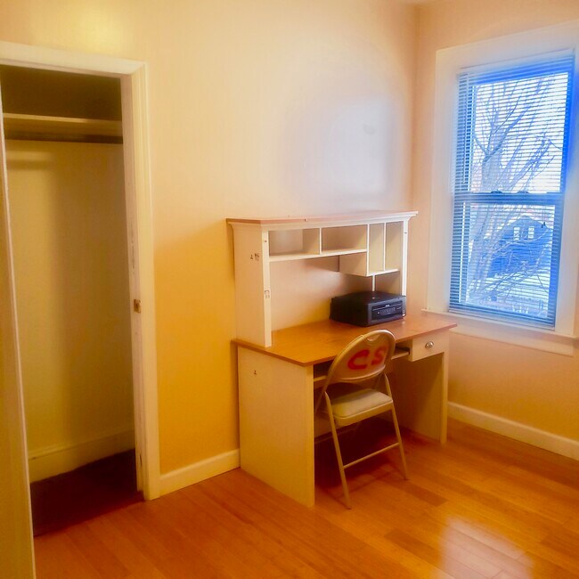 Foto del edificio - 2871 E 194th St