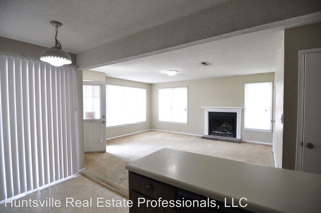 Foto del edificio - 12104 Carriage Ct SE