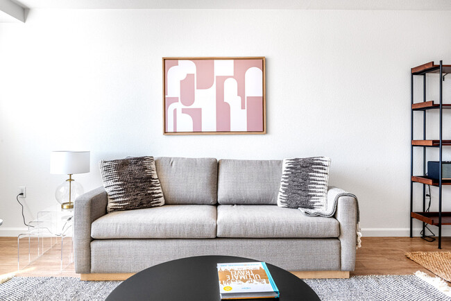 Foto del edificio - Linq Apartments, 1700 Newbury Park Dr