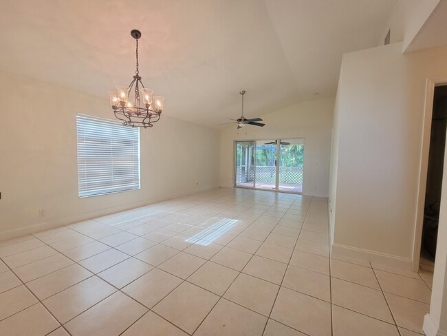 Building Photo - 5344 Edenwood Ln