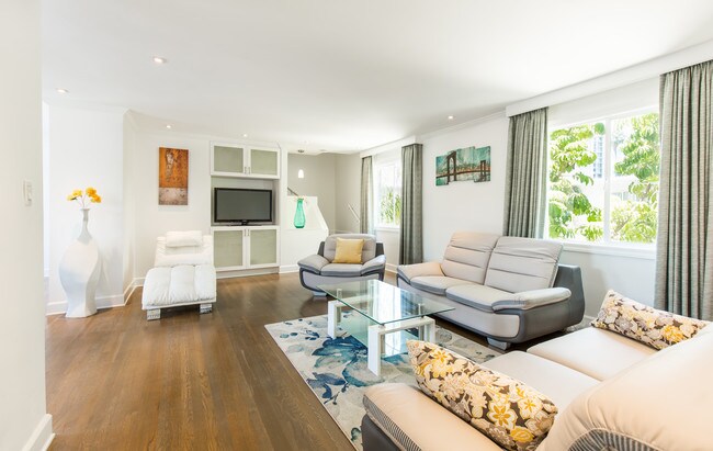 Sala de estar amueblada* - 130 San Vicente Blvd