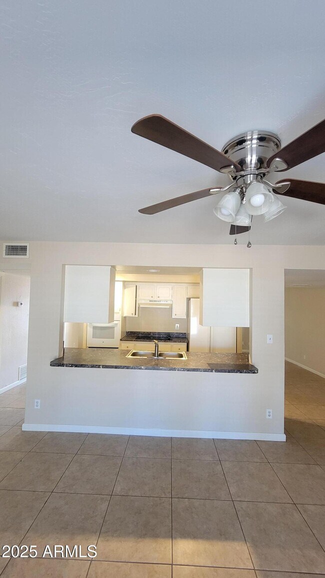 Building Photo - 1648 E Laguna Dr