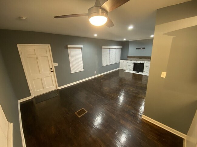 Foto del edificio - 1719 N Leland Ave