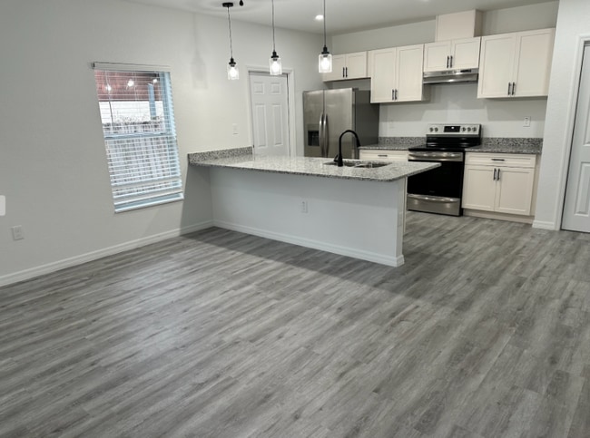 Building Photo - 741 Pineville Ln