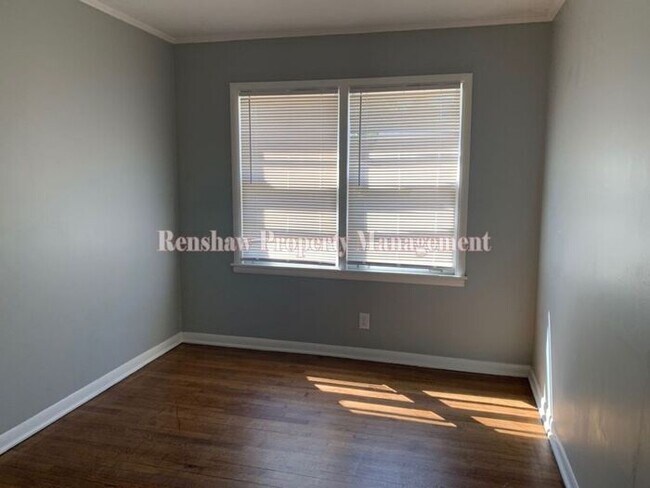 Building Photo - 1554 Ivy Rd