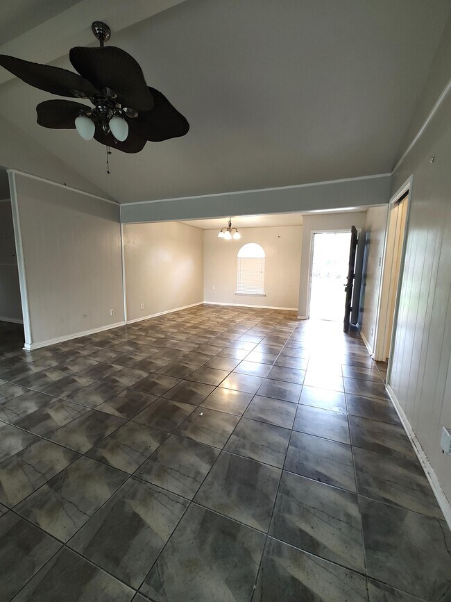 Building Photo - 9715 Broun St