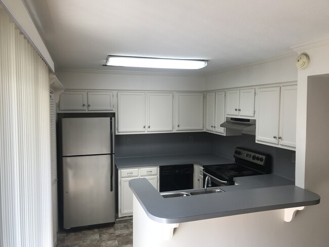 Building Photo - 2 Bedroom Townhouse in Port Allen