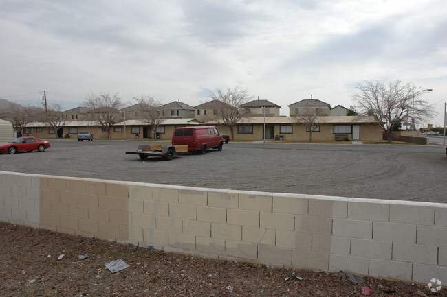 Foto del edificio - Nellis Apartments