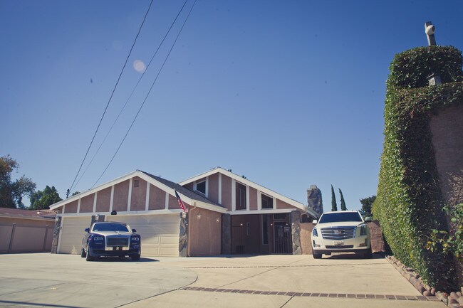 Foto del edificio - 6443 Matilija Ave