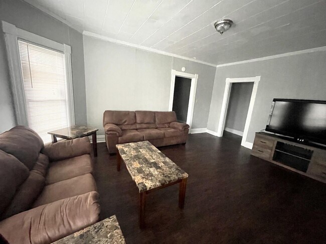 Foto del edificio - 31 Clayton Ave