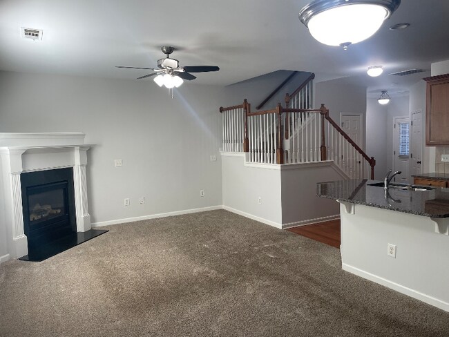 Building Photo - 2585 Maple Leaf Terrace