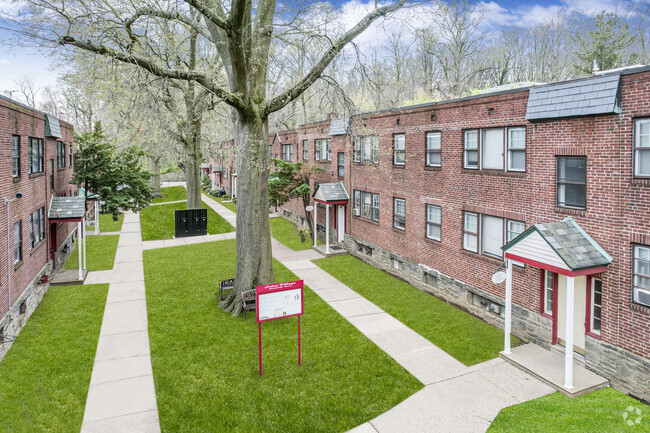 Building Photo - The Courtyard