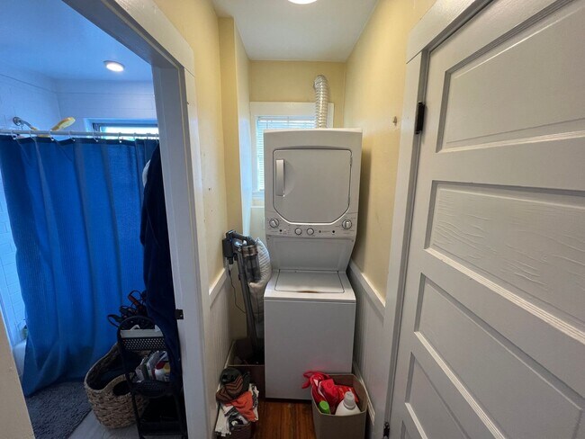 Foto del edificio - 9/1 Renovated 4BR/2BA with laundry in unit, AC near Porter/Harvard!