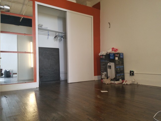 Building Photo - 115 W 23rd St