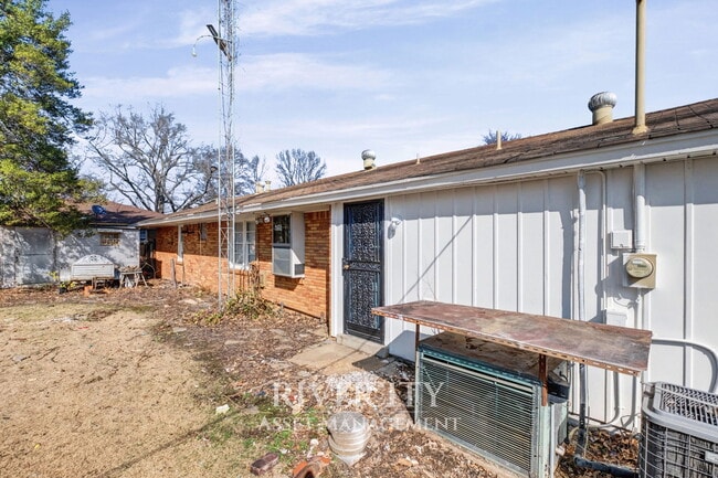 Building Photo - 3751 Charles Dr