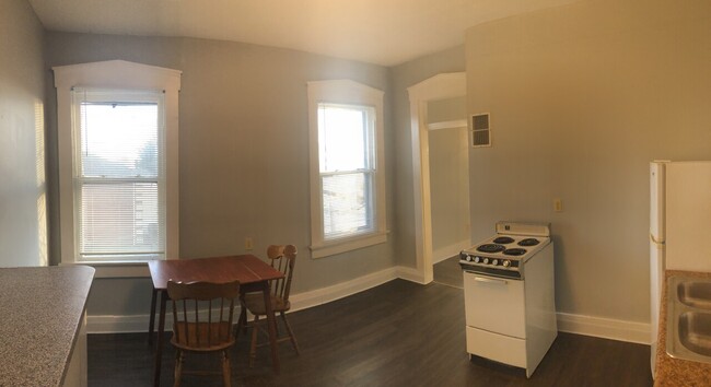 Building Photo - 603