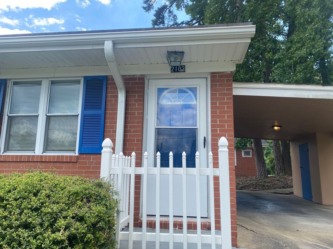 Adorable Lakewood Duplex with W/D and Carport - Adorable Lakewood Duplex with W/D and Carport