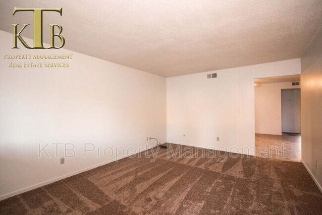 Foto del edificio - 300 Montrose Dr