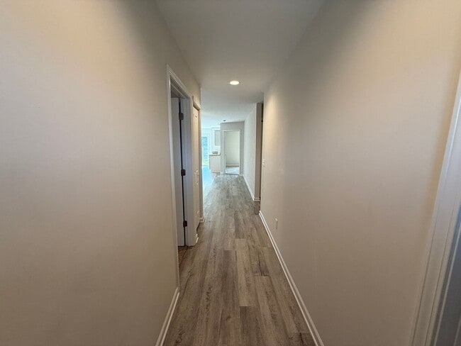 Building Photo - 960 Madrid Ct