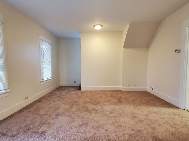 Foto del edificio - 3 bdrm, 1 bath home for $1995 Rent