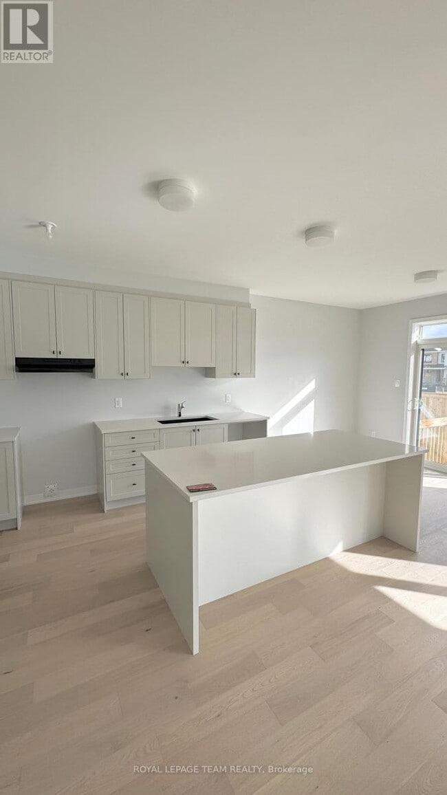 Photo du bâtiment - 122 Tonic Cres