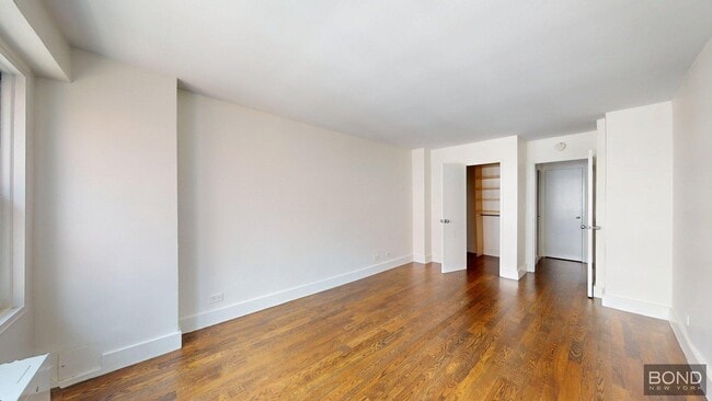 Building Photo - 220 E 63rd St