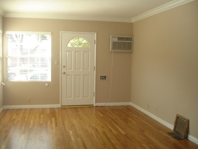 Building Photo - 4107 McFarlane Ave