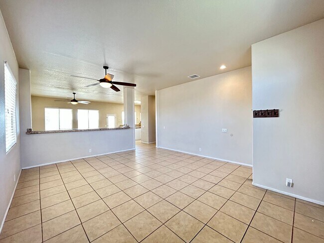 Building Photo - AVAILABLE NOW!! 4 Bedroom 3 Bathroom Home ...