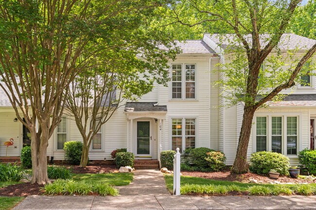 Foto del edificio - Stylish & Fully Updated 2-Bedroom Townhous...
