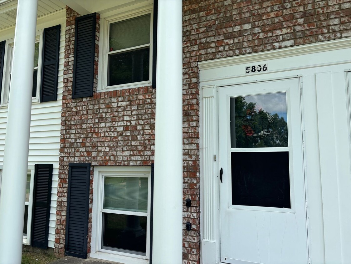 Primary Photo - Fairview 5806-5810