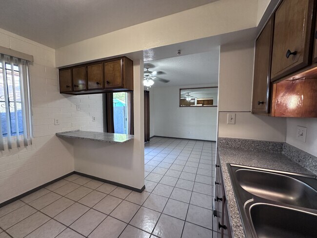 Interior Photo - 2901 East Roosevelt Street