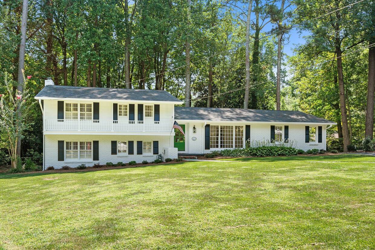 15 Whispering Way NE, Sandy Springs, GA 30328 House Rental in Sandy