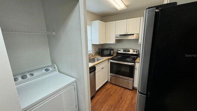 Foto del edificio - 4148 Pershing Pointe Pl