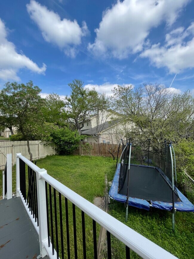 Foto del edificio - 10200 Mystic Oaks Cir