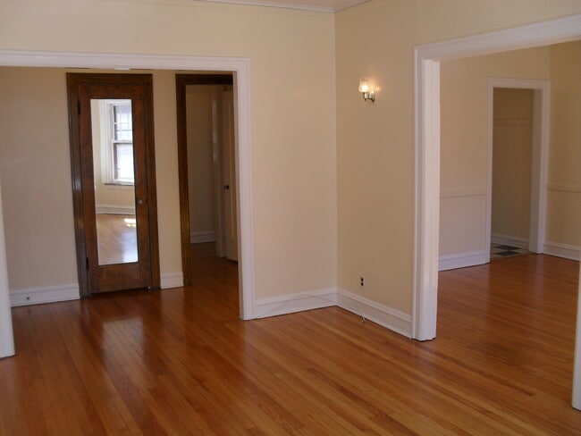 foyer & dining - 5717 N Winthrop Ave